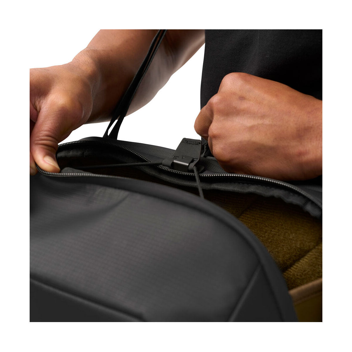 Nomatic McKinnon Camera Messenger Sling 13L - Black