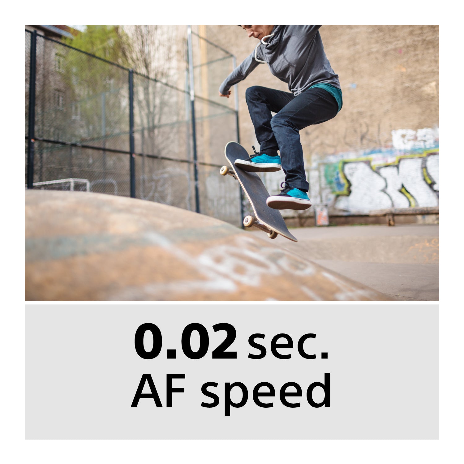 Sony Alpha a6600 Mirrorless Digital Camera with E-Mount 18-135mm Lens