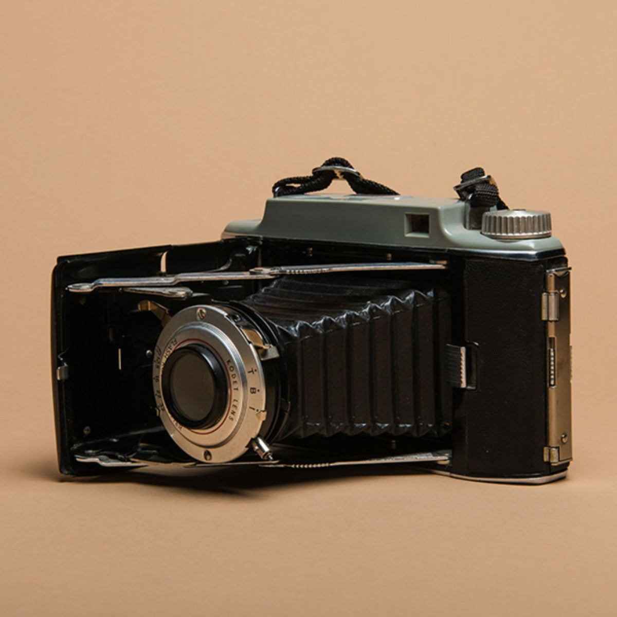 Superior Beige 107"x12 Yds. Seamless Background Paper (25)