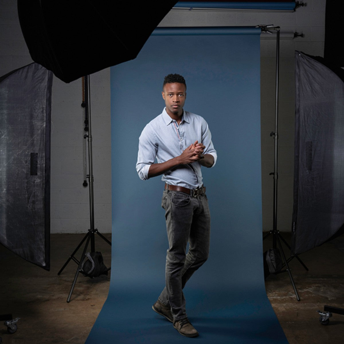 Superior Deep Blue 107"x12 Yds. Seamless Background Paper (01)