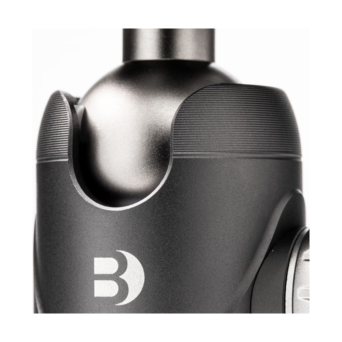 Benro VX20 Two Series Arca-Type Aluminum Ball Head — close up of ball lock control and panoramic scale view
