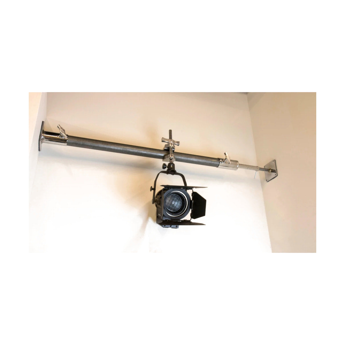 Kupo Wall Spreader Set for Pipe 1-1/2" Schedule 40 — installed spreader application view view