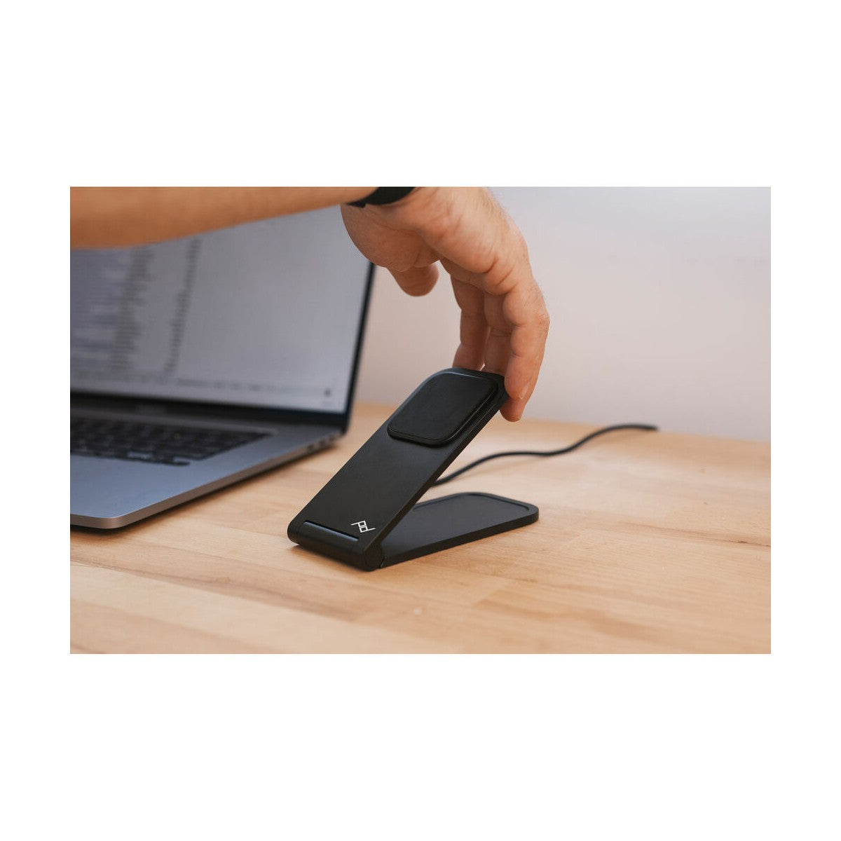 Peak Design Mobile Magnetic Wireless Smartphone Charging Stand