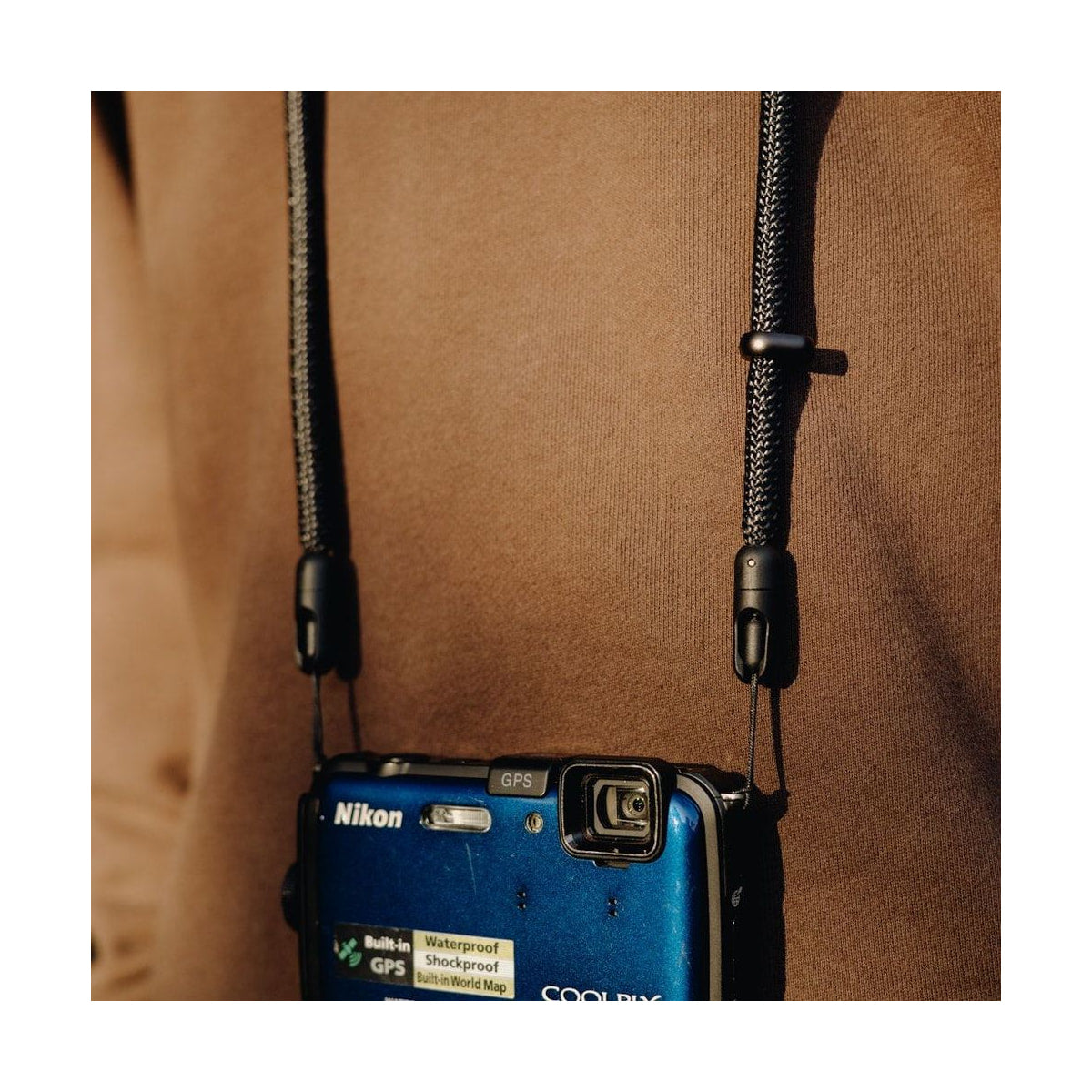 Peak Design Mobile Crossbody Strap (Black) — black strap connector detail with camera view