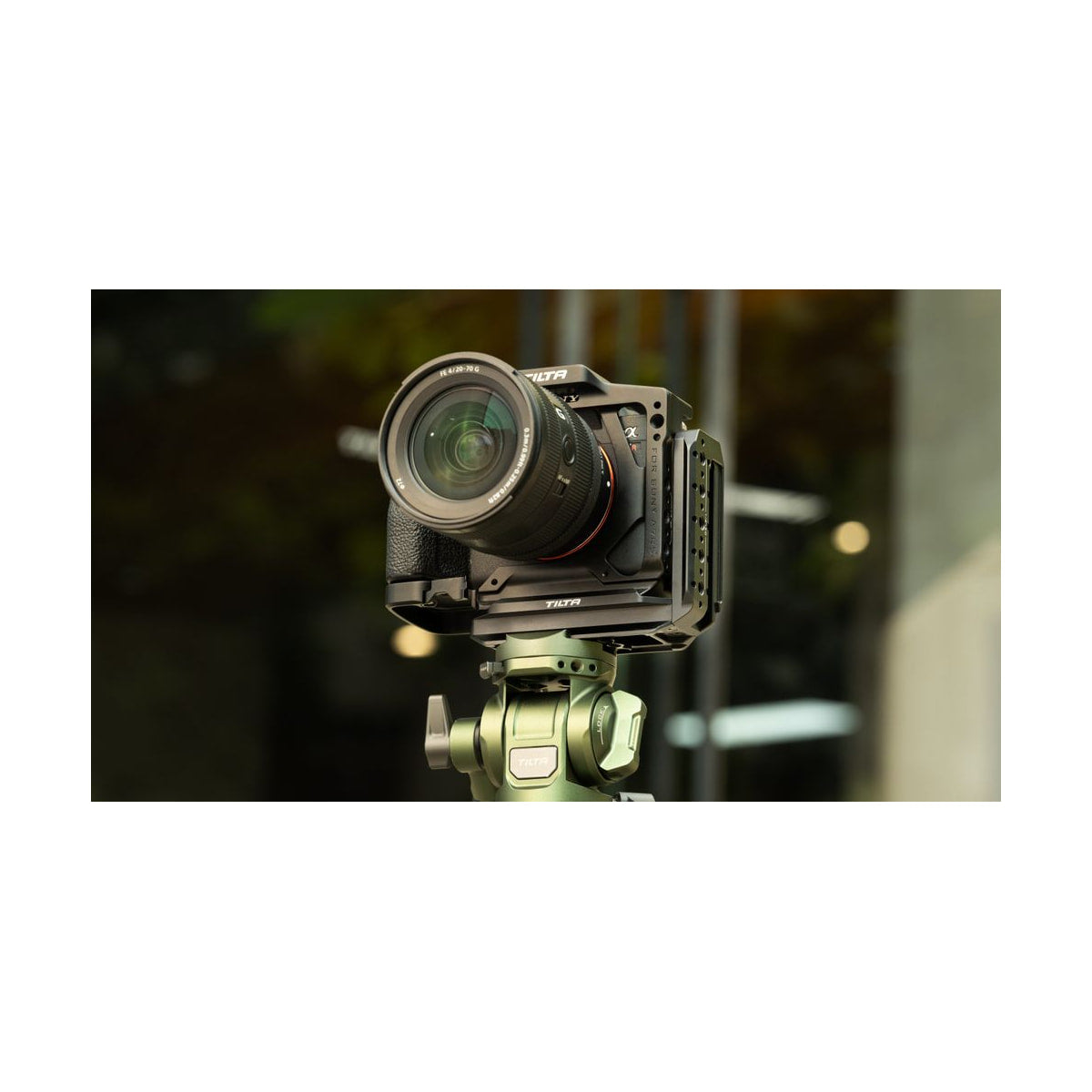 Tilta Universal Vertical Mounting Bracket — bracket mounted on camera front detail view view