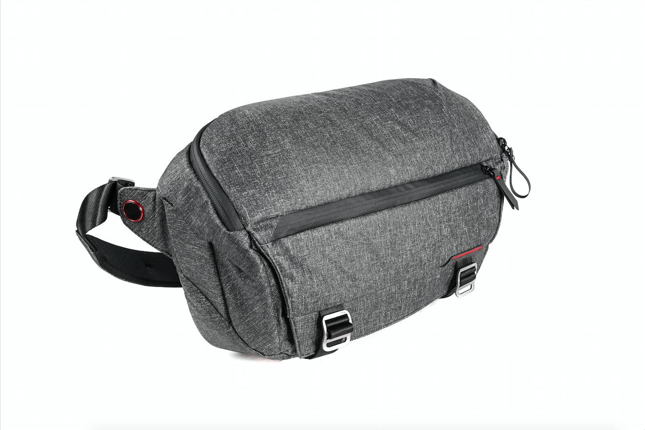 Peak Design Everyday Sling 10L Charcoal, bags sling / daypacks, Peak Design - Pictureline  - 1