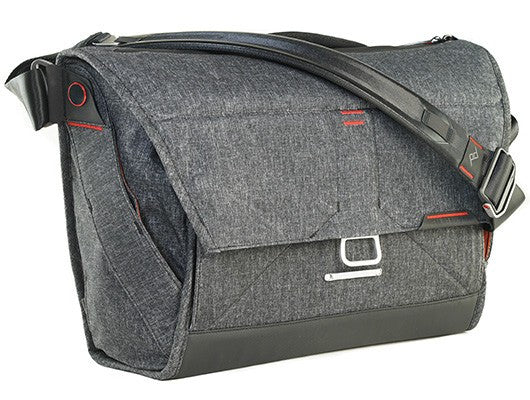 Peak Design The Everyday Messenger 15"- Charcoal, bags shoulder bags, Peak Design - Pictureline  - 2
