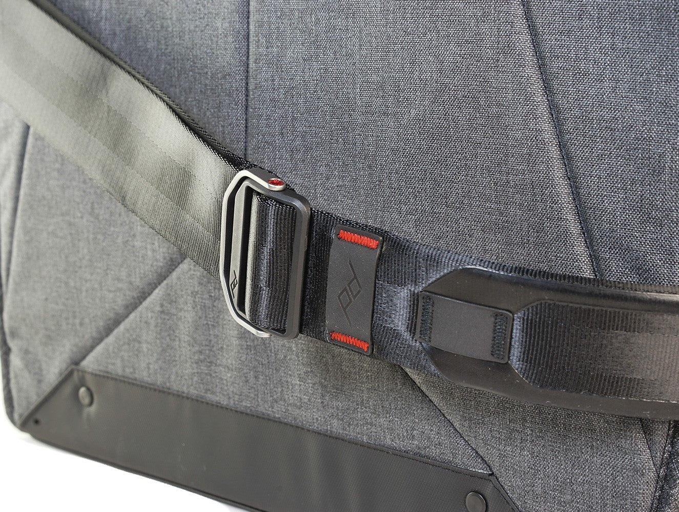 Peak Design The Everyday Messenger 13” – Charcoal, bags shoulder bags, Peak Design - Pictureline  - 7